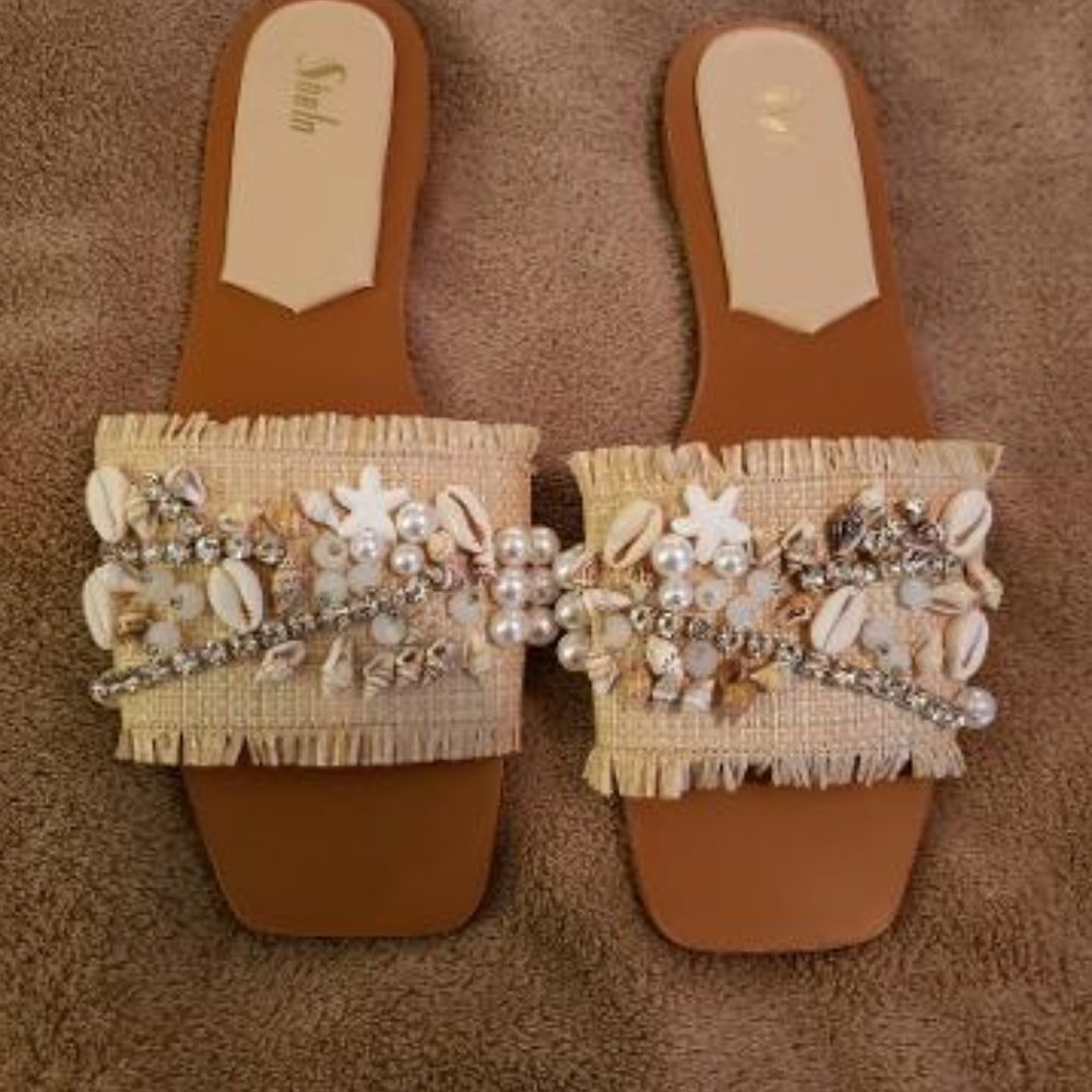 NWOT-Shell-rhinestone encrusted flats